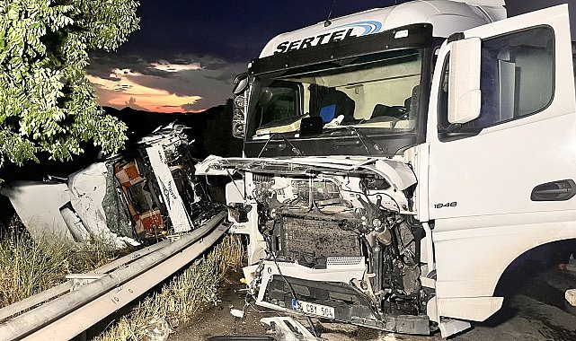 Manisa'da iki tır çarpıştı: 1'i ağır 2 yaralı