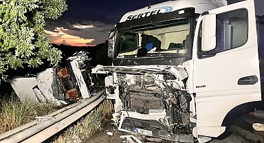 Manisa'da iki tır çarpıştı: 1'i ağır 2 yaralı