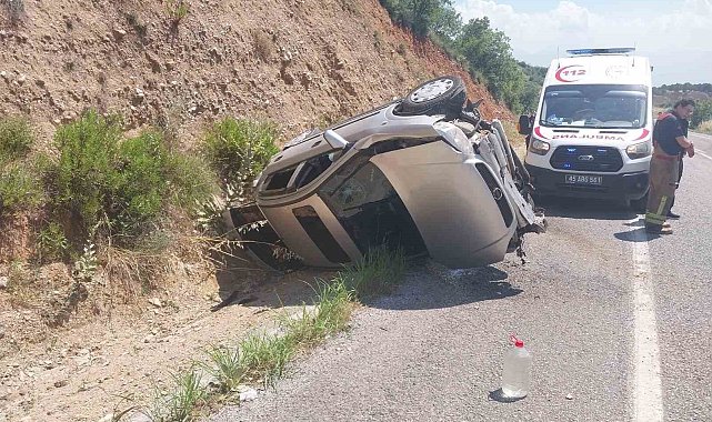 Manisa'da otomobil takla attı: 2 yaralı