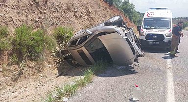 Manisa'da otomobil takla attı: 2 yaralı