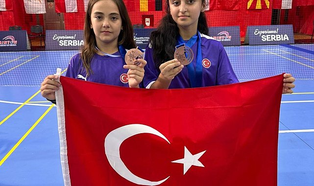 Manisalı badmintonculardan Sırbistan'da madalyalı başarı