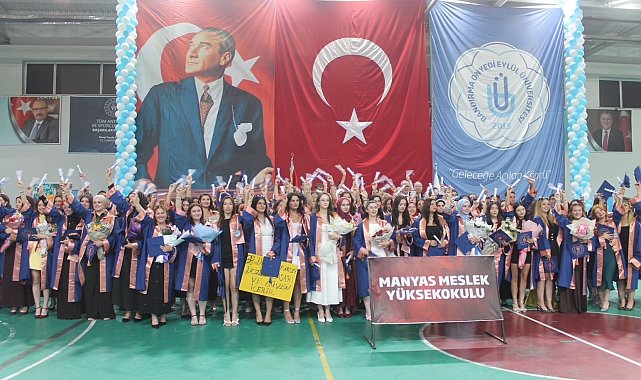 Manyas MYO'da mezuniyet coşkusu