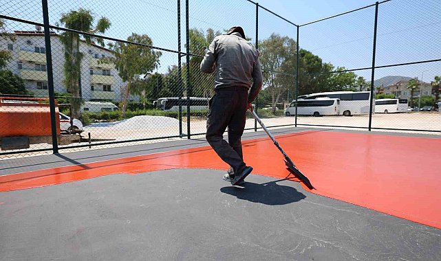 Marmaris'te beş mahalleye spor yatırımı