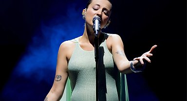 Melike Şahin'den Antalya ve Denizli'de müzik ziyafeti