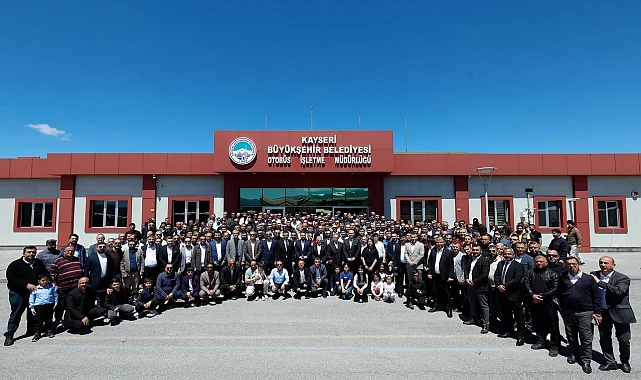 Memduh Büyükkılıç bayram sevincini şehrin dört bir yanında yaşadı