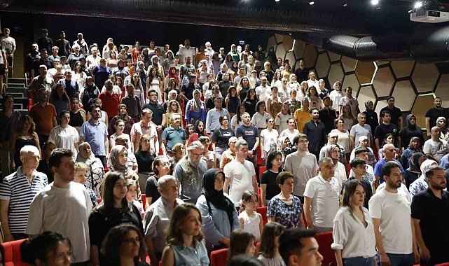 Merkezefendi Belediyesi Kent Tiyatrosu'nda yılsonu heyecanı