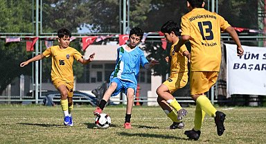 Mersin'de 3 binden fazla çocuk futbol şöleninde buluştu