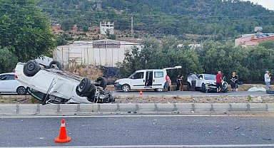 Mersin'de kaza yapan otomobil takla attı: 2 yaralı