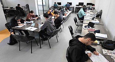 Mersin'de okuma salonları öğrencilerin ikinci adresi oldu