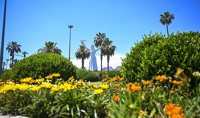 Mersin'de kent estetiğine yaz dokunuşu