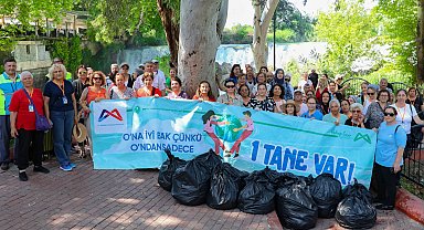 Mersin'de vatandaşlar çevre temizliği yaptı