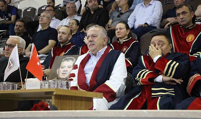 Mezuniyet töreninde gözyaşları sel oldu