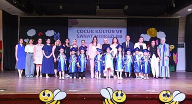 Minikler gösterileriyle ailelerini gururlandırdı