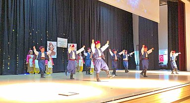 Miniklerin halk oyunları geceleri beğeni topladı