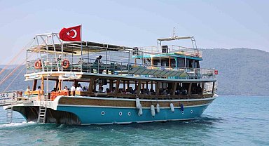 Muğla Büyükşehir Belediyesi şehit aileleri ve gazileri tekne gezisi düzenledi