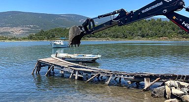 Muğla Milas'ta kaçak iskeleler yıkılıyor
