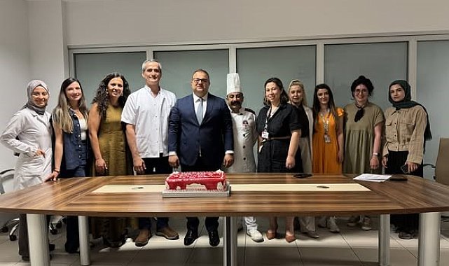 Muğla'da diyetisyenler günlerini pasta ile kutladı
