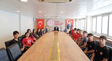 Muğla'nın şampiyon öğrencileri İl Milli Eğitim Müdürü Çay ile bir araya geldi