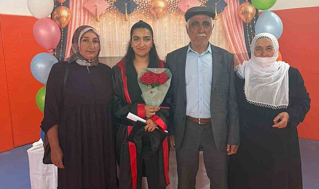 Muradiye'de geleneksel pilav günü ve mezuniyet programı düzenlendi
