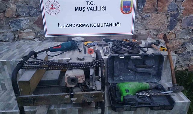 Muş'ta kaçak kazı operasyonu: 3 şüpheli gözaltına alındı