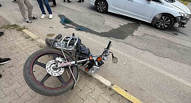 Muş'ta otomobil ile motosiklet çarpıştı: 2 yaralı
