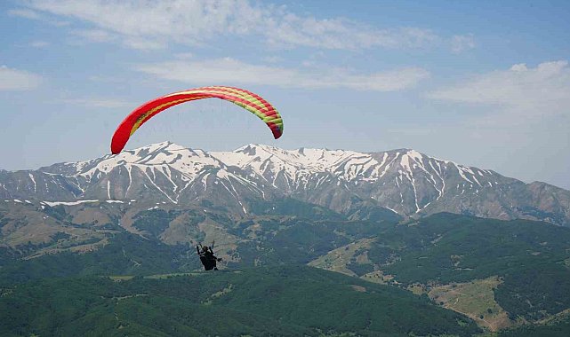 Muş'ta Türkiye Yamaç Paraşütü Mesafe Yarışması başladı