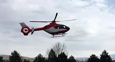 Nefes darlığı yaşayan hasta ambulans helikopterle Erzincan'a sevk edildi