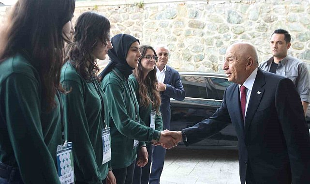 Nihat Özdemir, Trabzon'da öğrencilerle buluştu