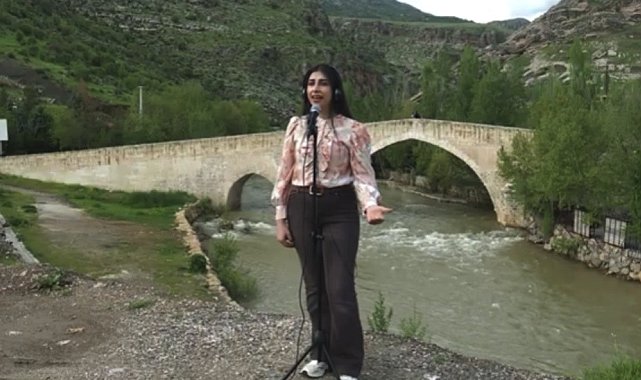 Öğretmen ve öğrenciler Çermik için çalıp söyledi