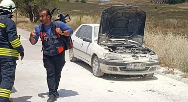 Okul önünde alev alan araca AFAD ekiplerinden hızlı müdahale