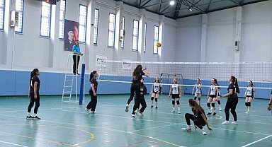 Okul Sporlarında voleybol heyecanı devam ediyor