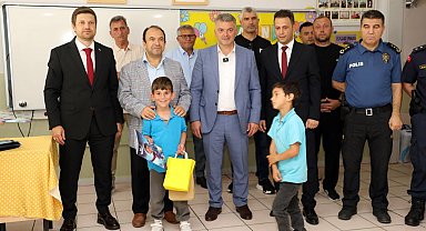 Okullarda son zil çaldı, öğrencilerin ilk karne hediyesi protokolden geldi