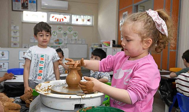 Osmangazi Belediyesi kreşlerinde çocuklar toprağa şekil verdi