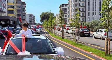 Osmaniye'de 72 öğrenci mezuniyet ve hatim sevincini konvoyla kutladı