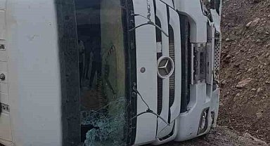 Osmaniye'de kontrolden çıkan tır yamaca çarptı: 1 yaralı