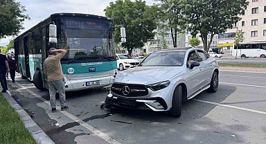 Otomobil halk otobüsü ile çarpıştı: 1 yaralı