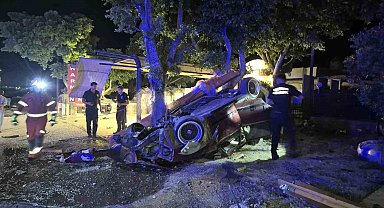 Otomobil hurdaya döndü; 2 yaralı