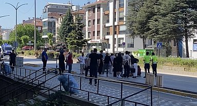 Otomobilin çarptığı 84 yaşındaki elektrikli bisiklet sürücüsü ağır yaralandı