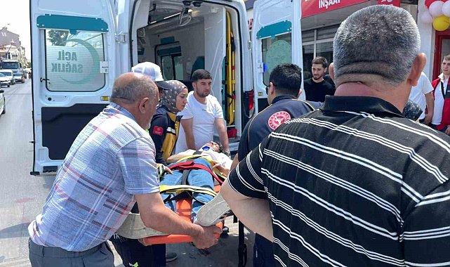 Otomobille çarpışan motosikletin sürücüsü yaralandı