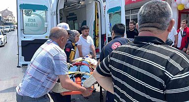 Otomobille çarpışan motosikletin sürücüsü yaralandı