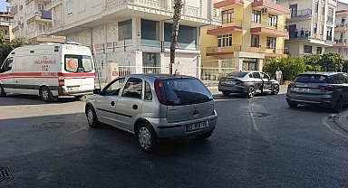 Otomobiller çarpıştı, kaza anı kameraya yansıdı
