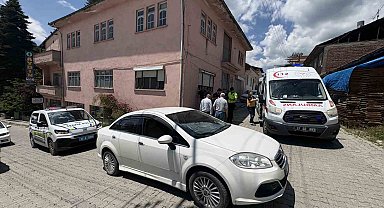 Oyun oynarken yola atlayan çocuğa otomobil çarptı