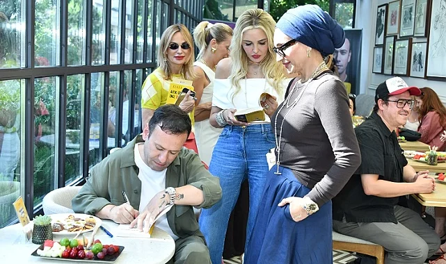 Özgür Aras 14'üncü kitabını görkemli davetle tanıttı
