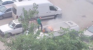 Park halindeki aracın tavanında çıkan yangına vatandaşlar müdahale etti