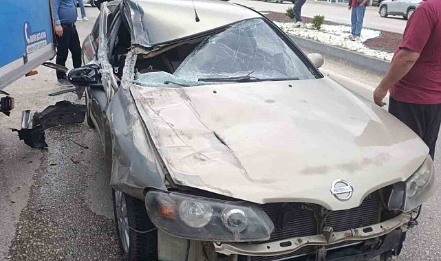 Park halindeki kamyonete çarptı, 2 çocuk yaralandı