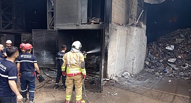 Payas'ta iş yeri alevlere teslim oldu