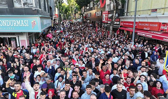 Pendik'te 20 bin kişilik milli heyecan havadan görüntülendi