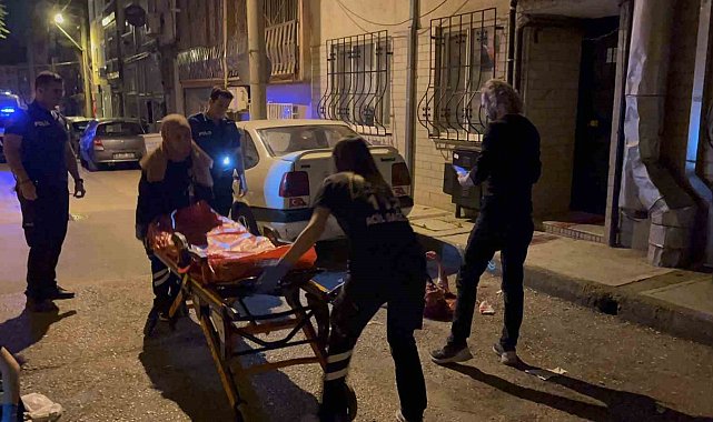 Psikolojik sorunları olan adam hem kendini hem annesini bıçakladı