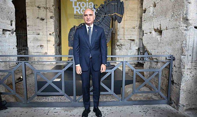 "Troya Sergisi" 221 eserle Roma'da