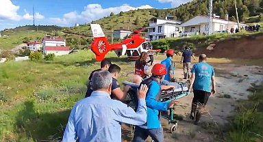 Refahiye'de göğüs ağrısı geçiren hasta hava ambulansıyla hastaneye ulaştırıldı